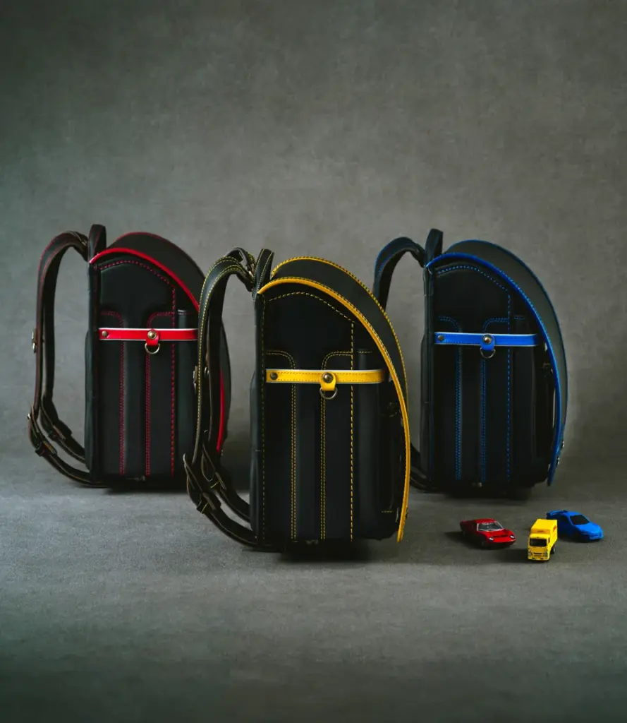 【鞄工房山本のランドセルのラインナップ】レイブラック｜男の子に一番人気のオールブラック仕様（牛革）